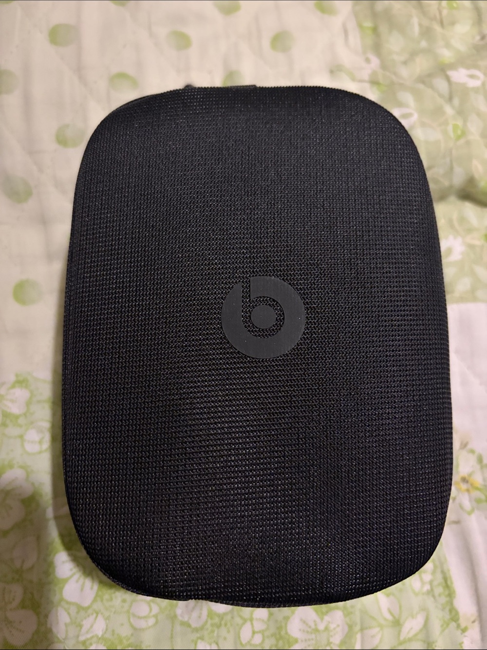 Black beats gen 1 brand new never used comes with chargers and case